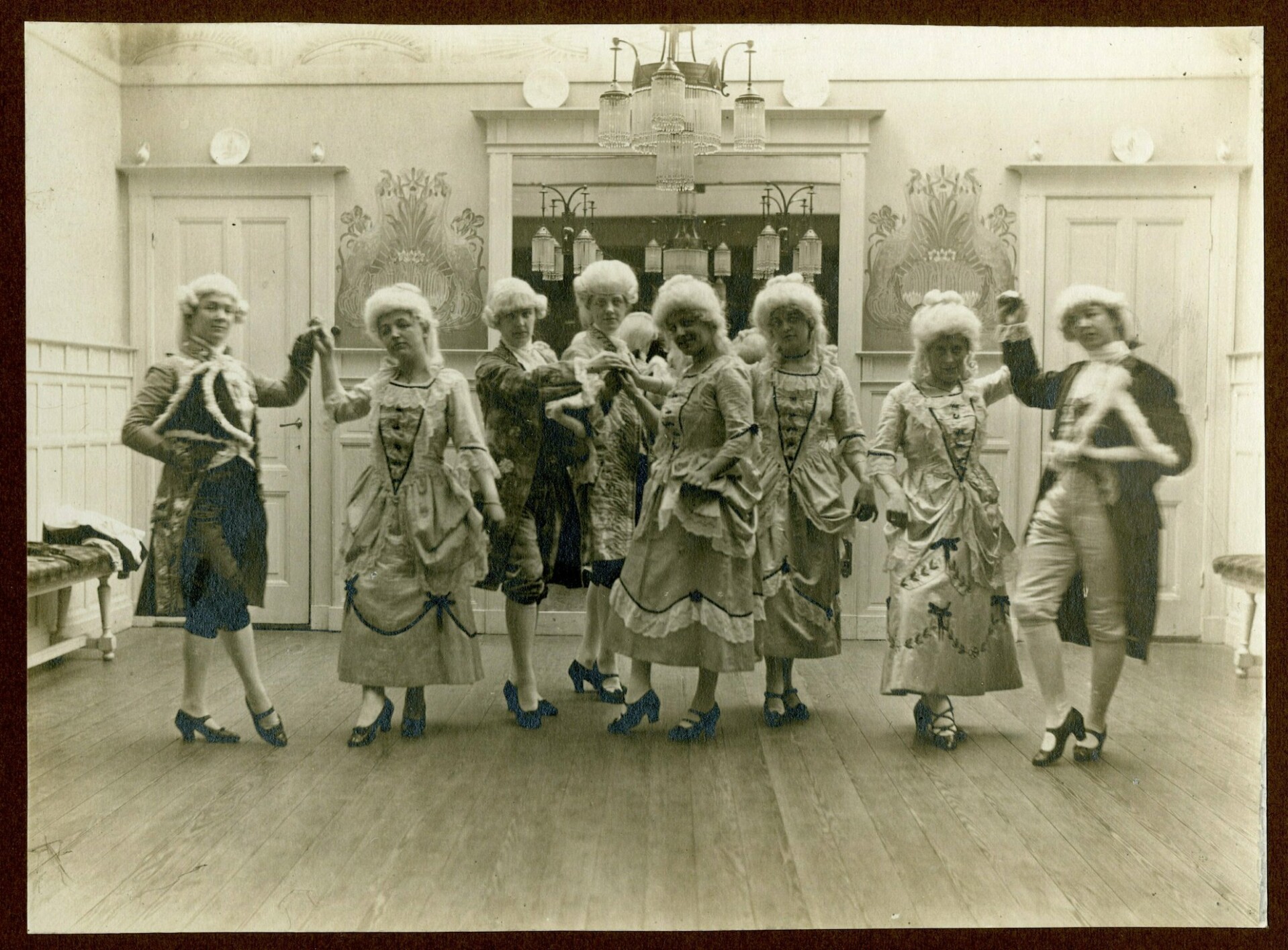 Koningin Emmakade 133, dansinstituut B. Sternfeld