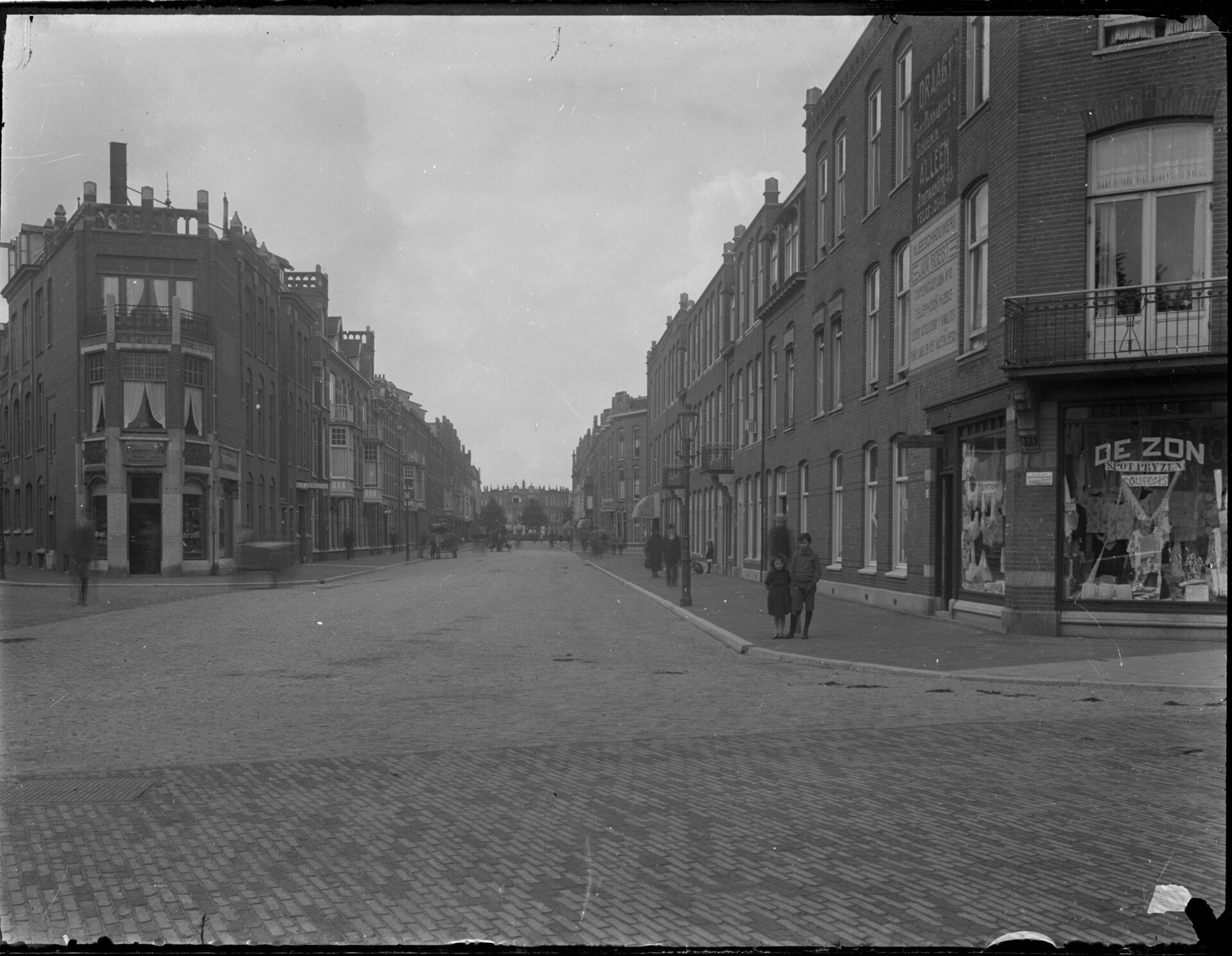 Met paard en wagen door de Edisonstraat.