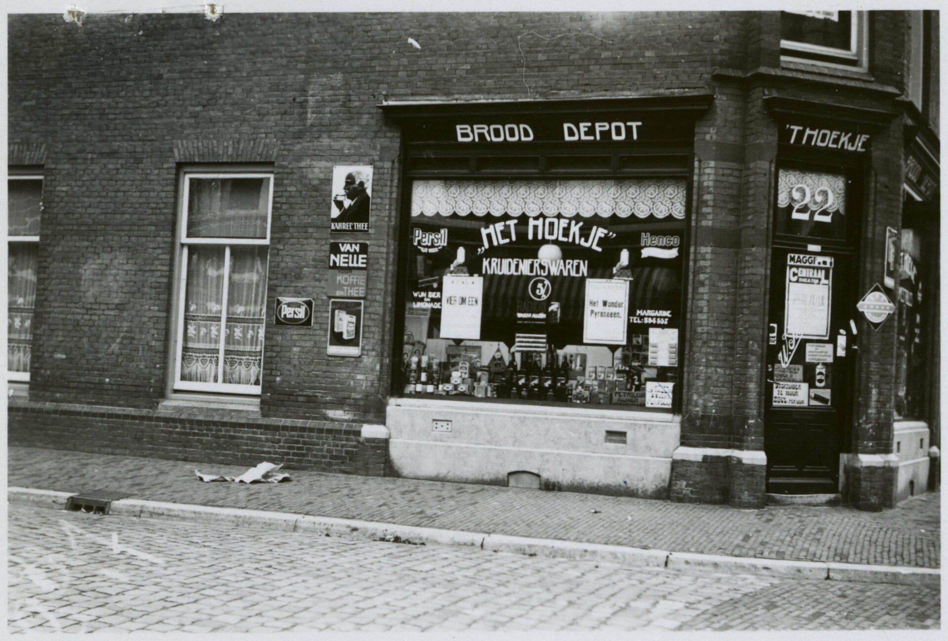 Columbusstraat 22, kruidenierszaak 't Hoekje.