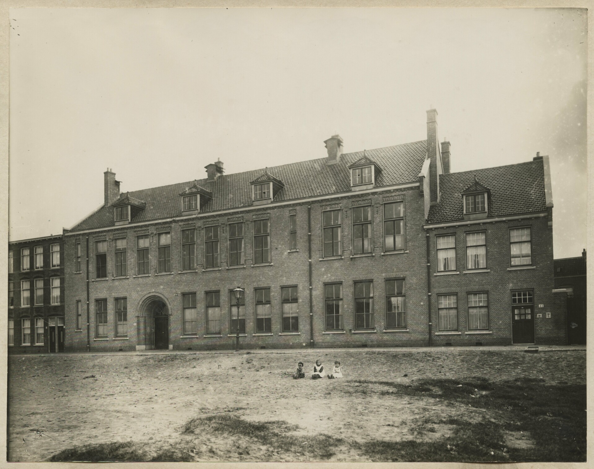 De Réaumurstraat 43, school voor zwakzinnigen.