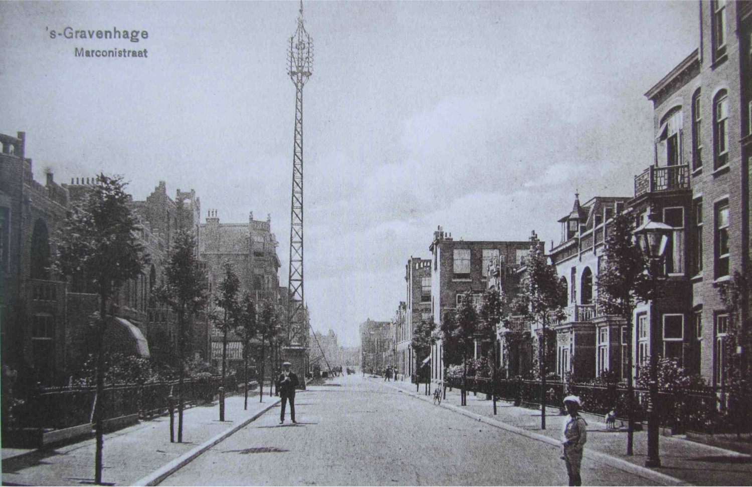 De telefoonmast.
