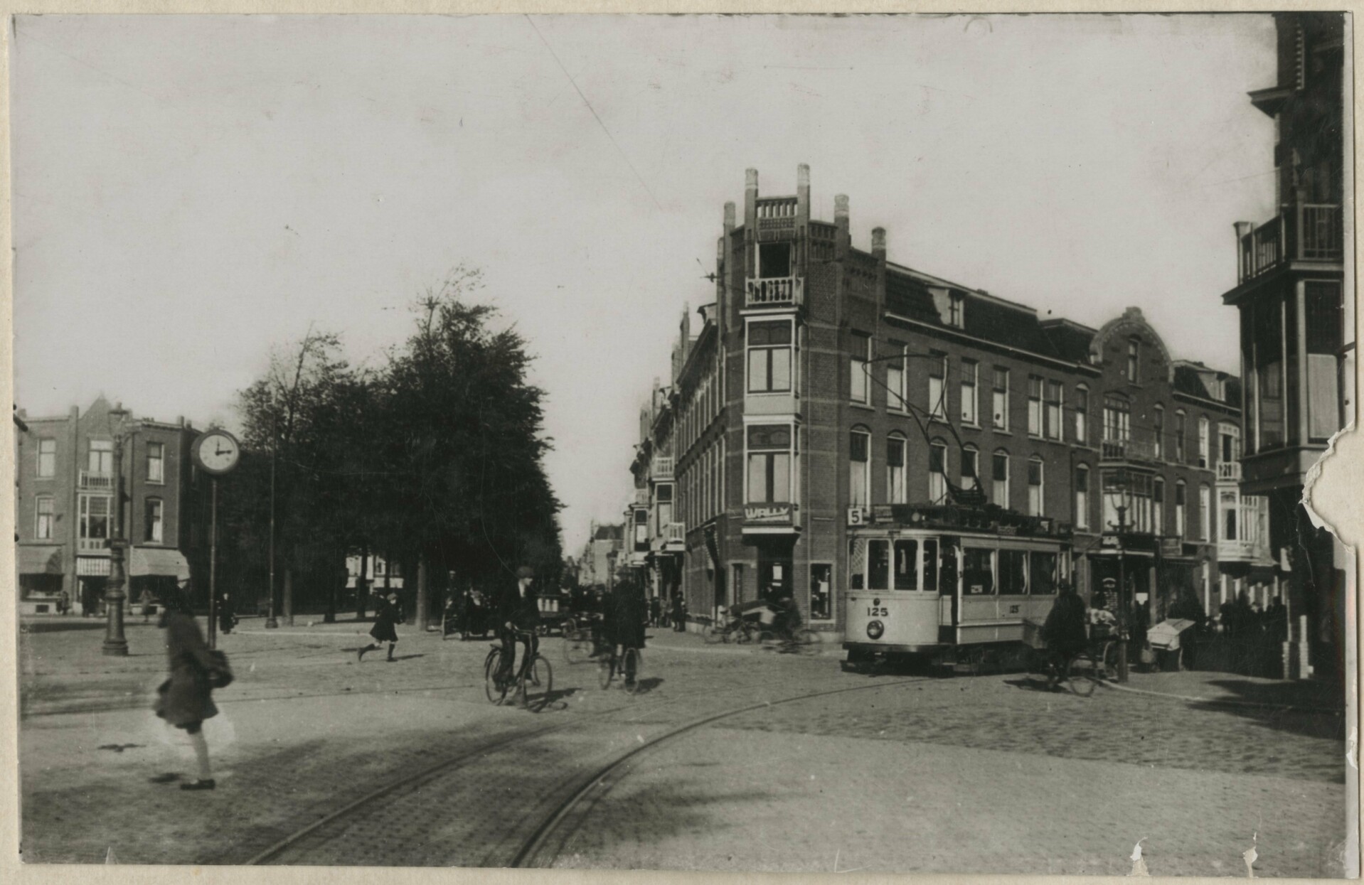 Tram 5.
