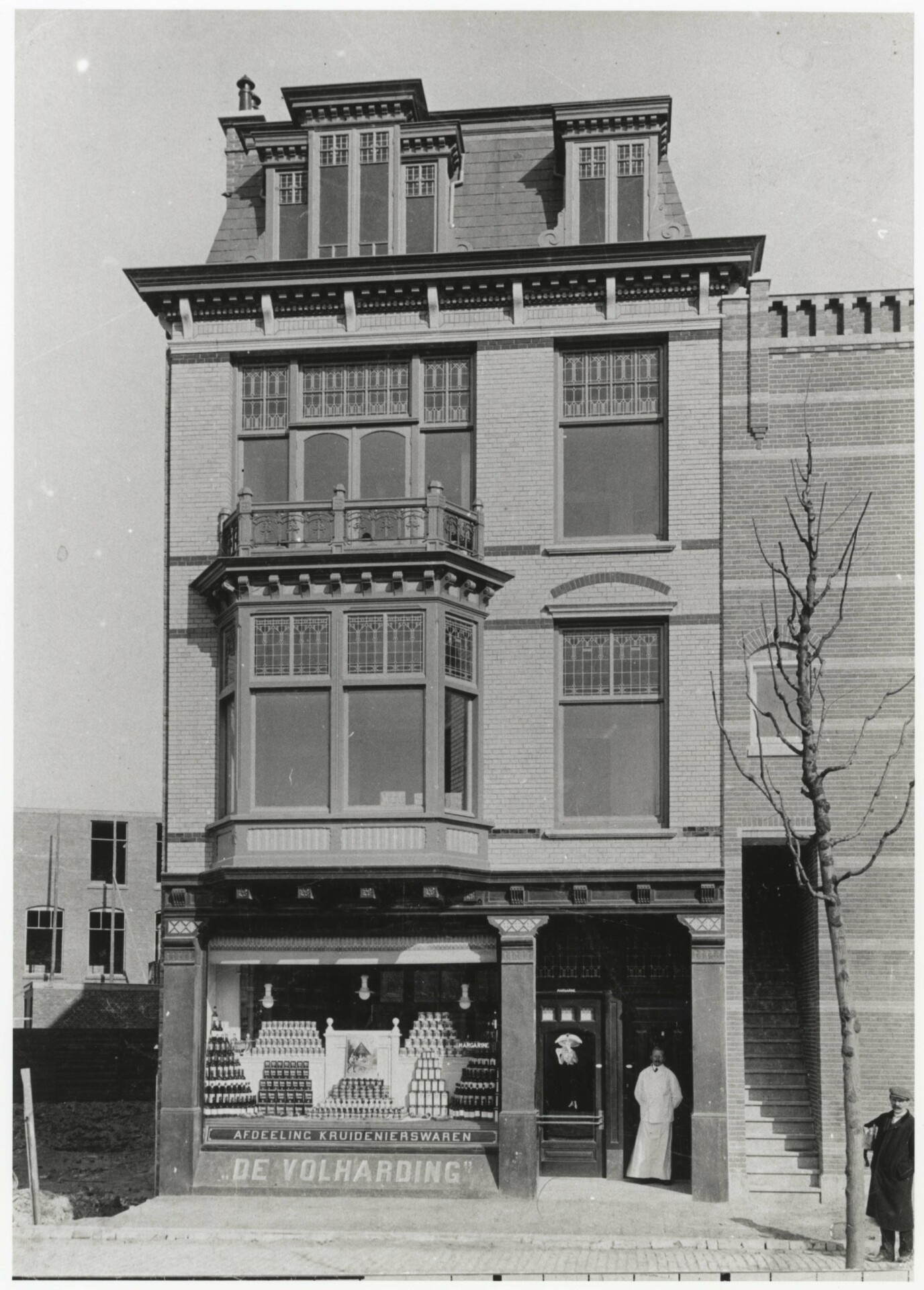 Valkenboslaan 266, afdeling kruidenierswaren van De Volharding.